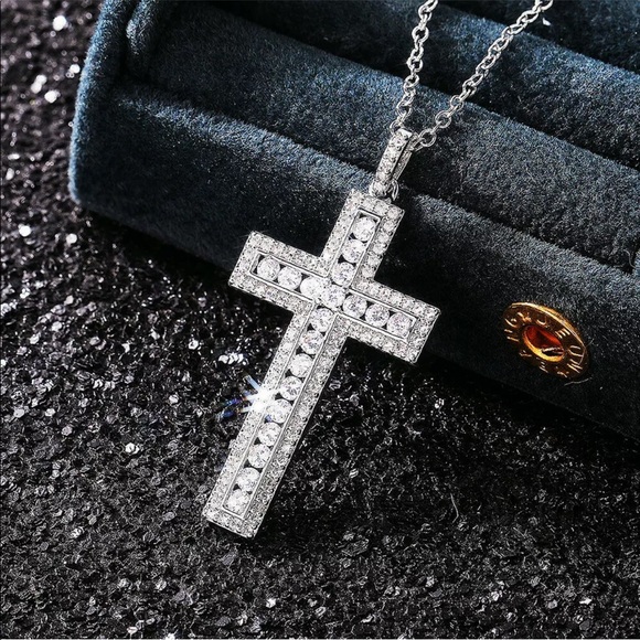 New Luxury 925 Silver Beautiful Cross Diamond Necklace - Picture 7 of 9